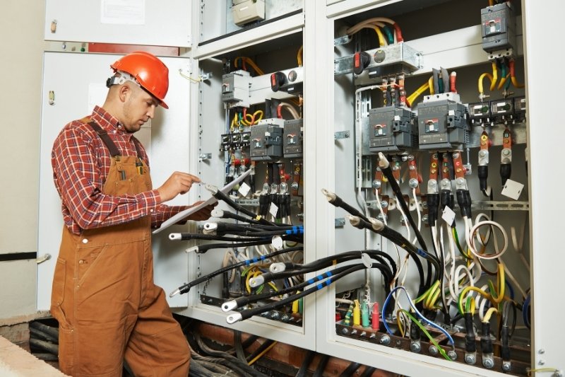 Como encontrar um bom eletricista? 10 dicas essenciais!
