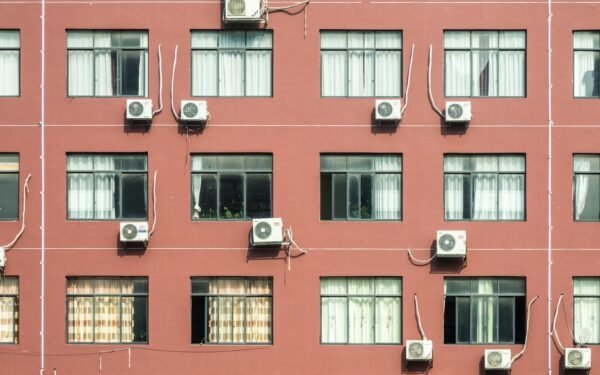 Ar-condicionado fazendo barulho? 9 possíveis causas!